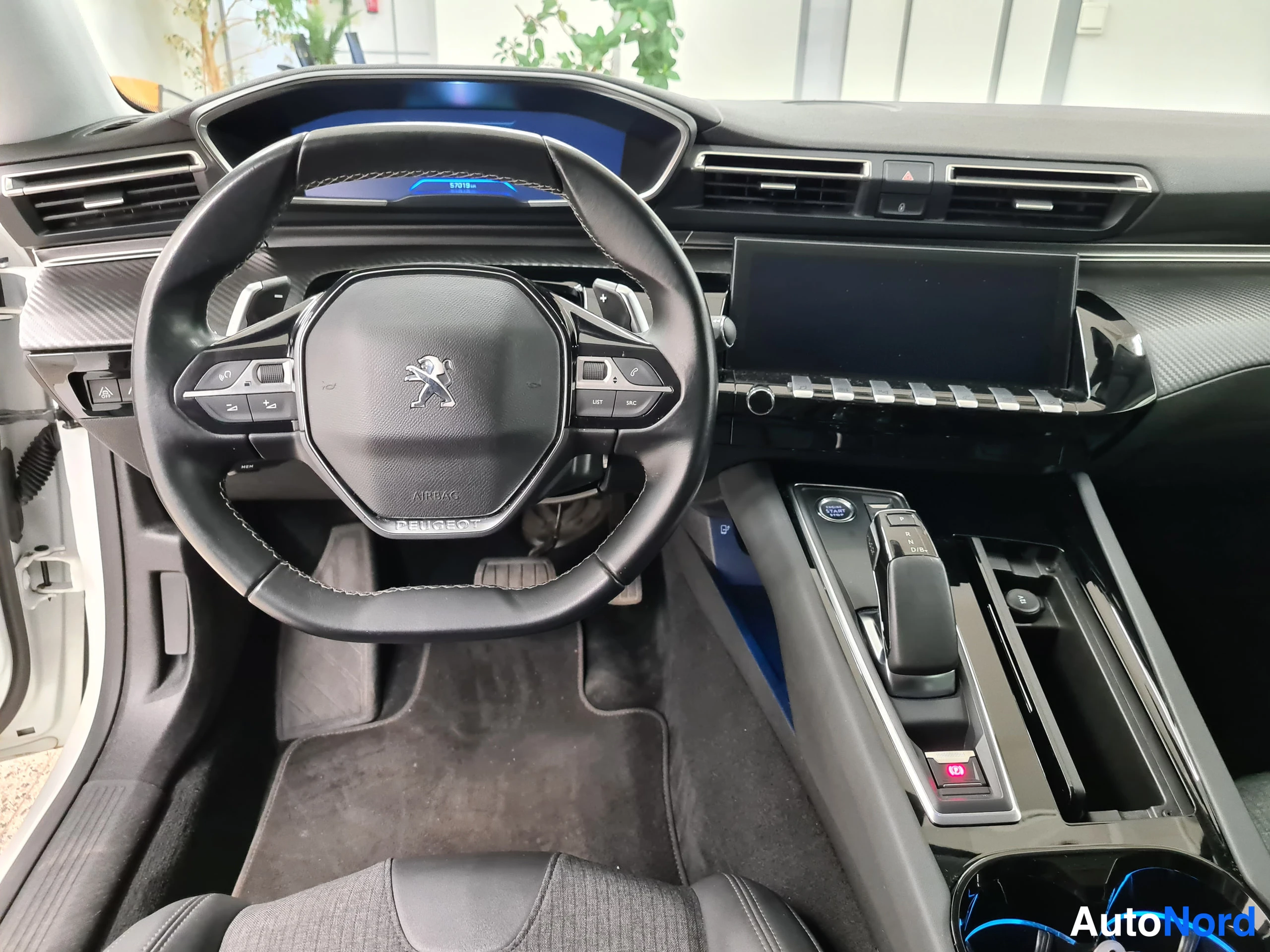 Valkoinen Peugeot 508 2020, yksityiskohta, kuva 12