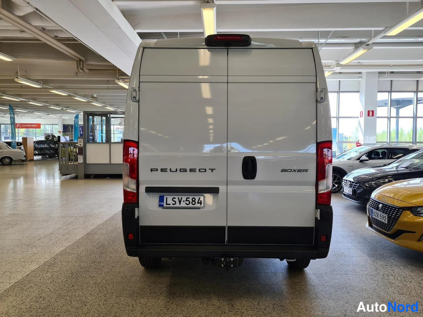 Valkoinen Peugeot Boxer 2025, takaa, kuva 4