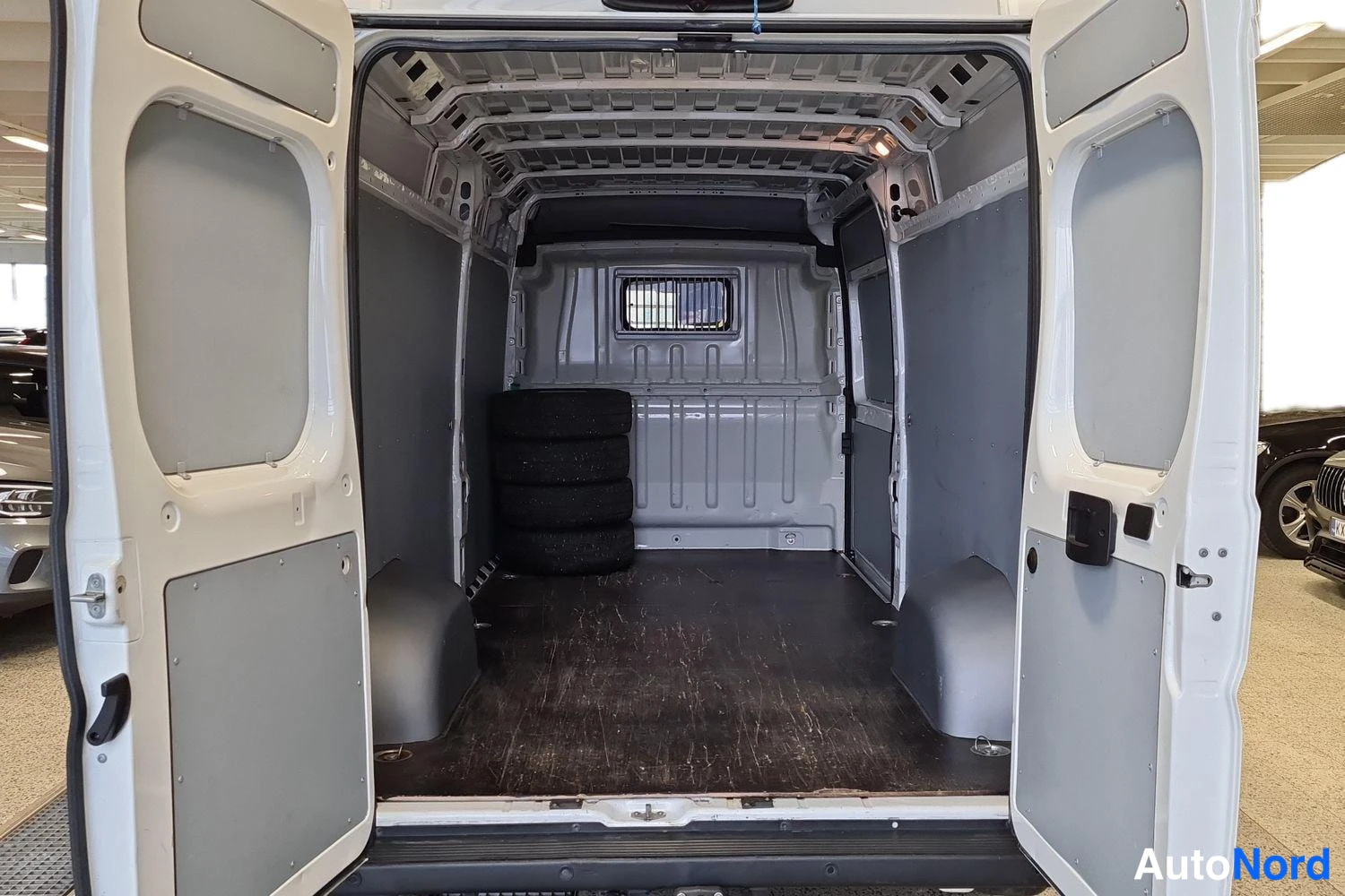 Valkoinen Peugeot Boxer 2021, kuva 8