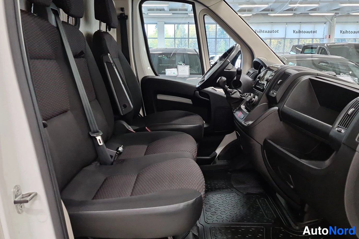 Valkoinen Peugeot Boxer 2021, kuva 16
