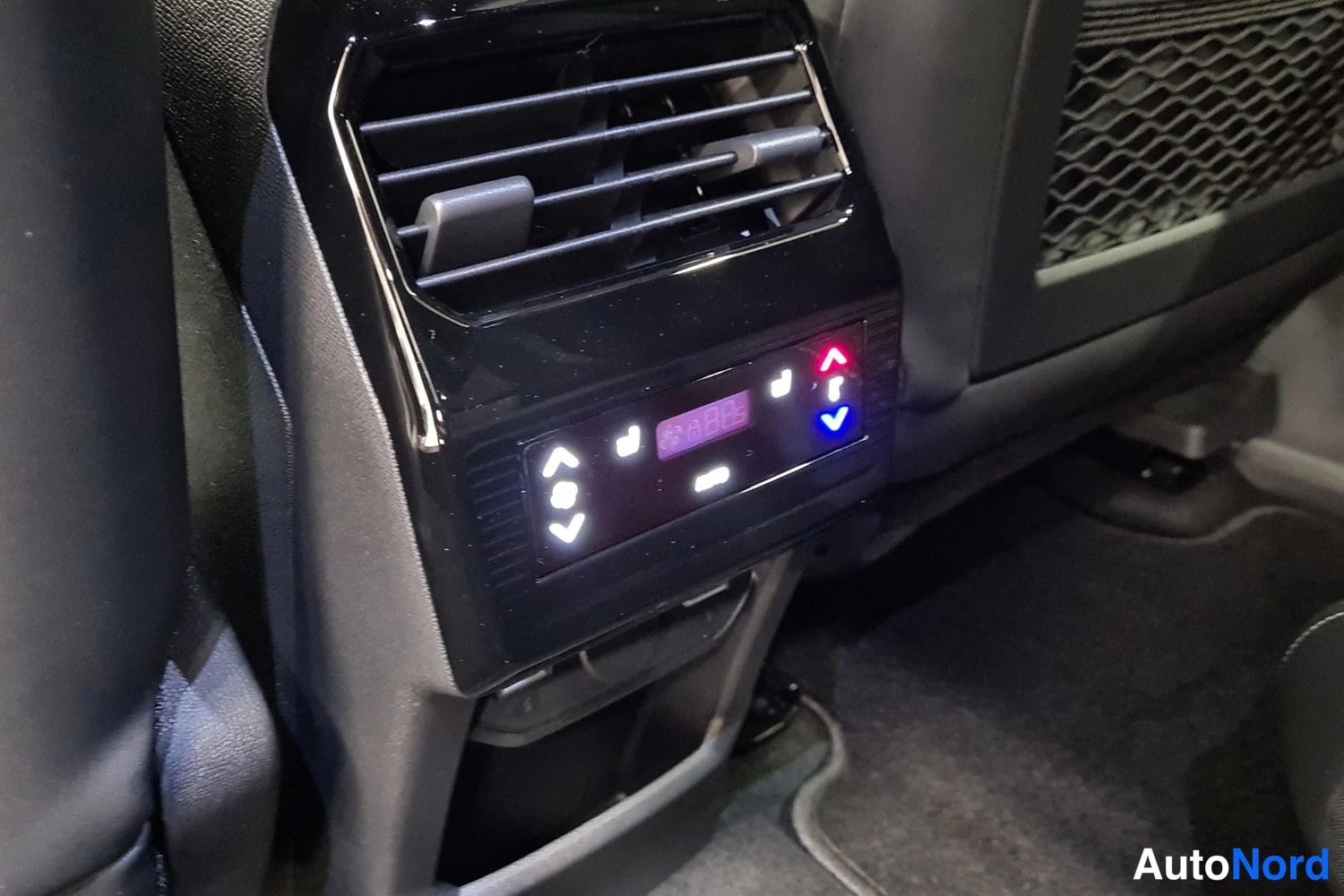 Sininen Peugeot E-5008 2026, kuva 15