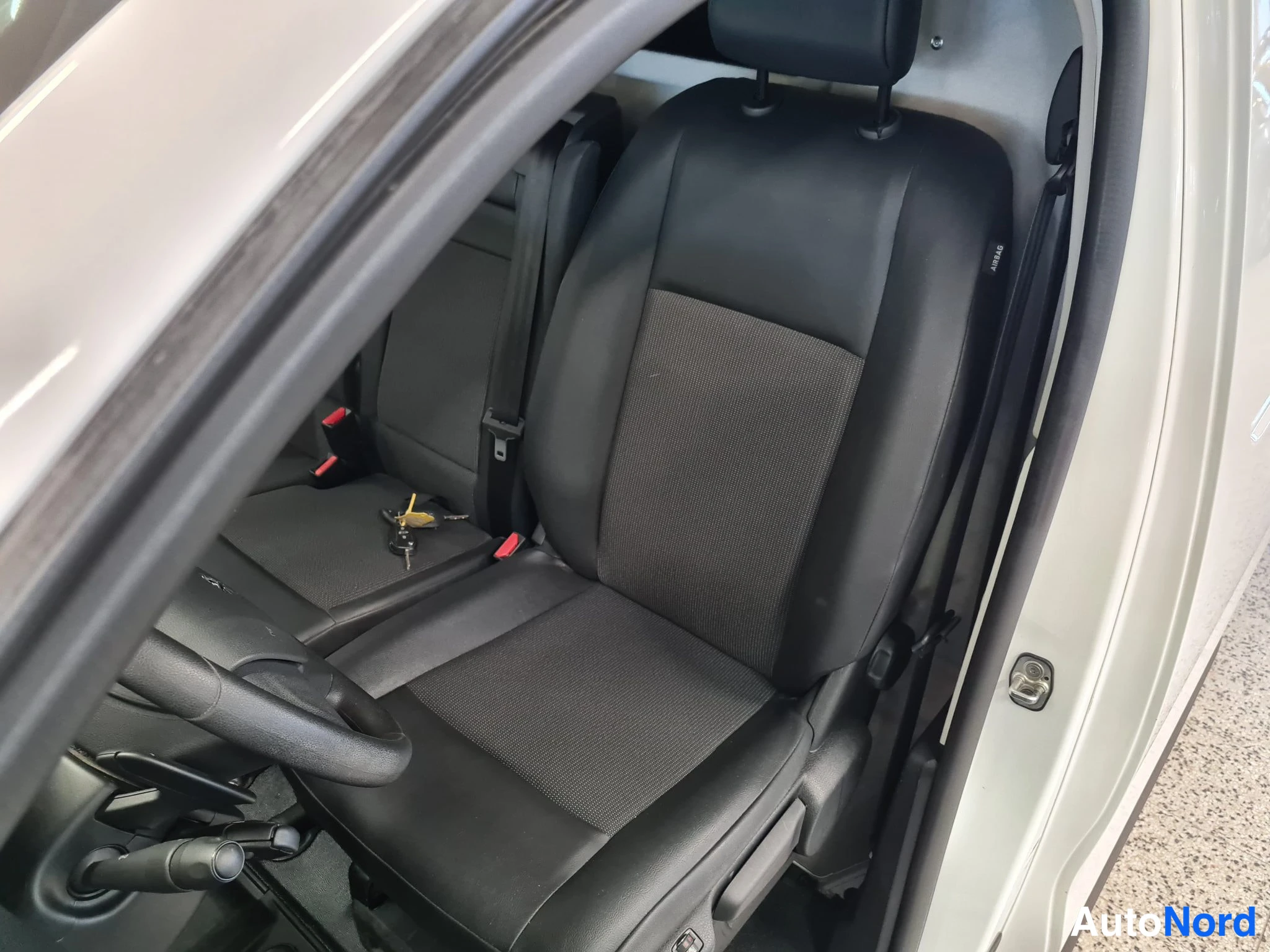 Valkoinen Peugeot Expert 2022, kuva 15