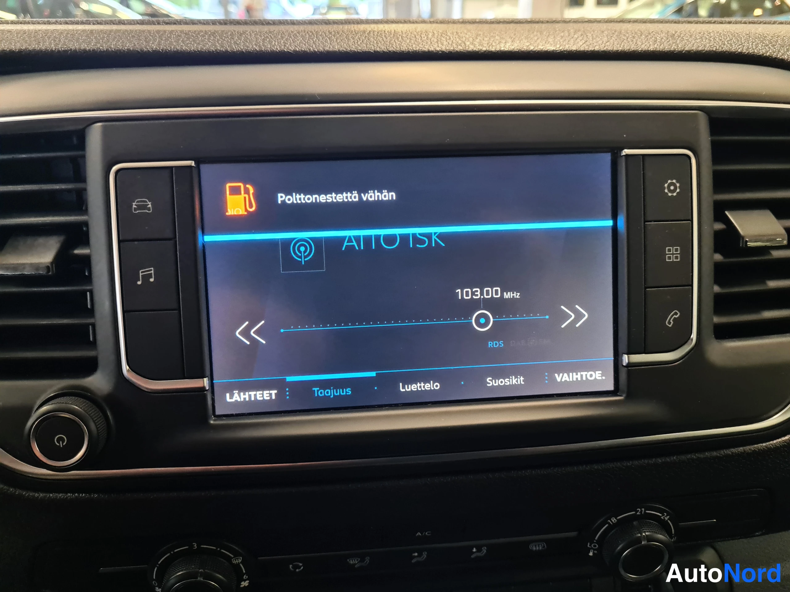 Valkoinen Peugeot Expert 2022, kuva 34