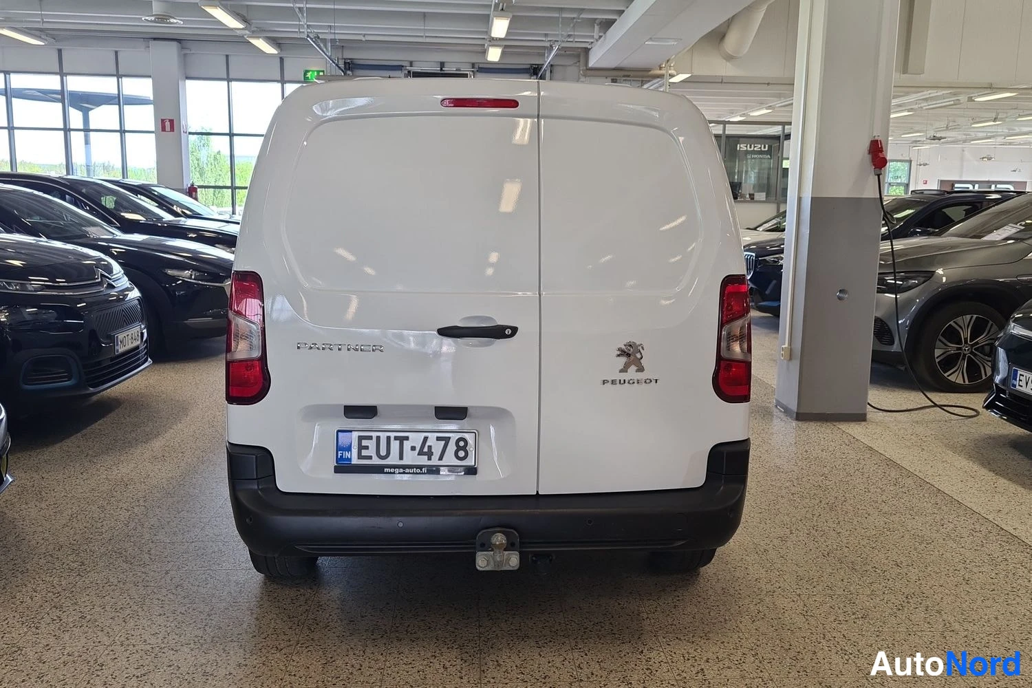 Valkoinen Peugeot Partner 2023, takaa, kuva 13