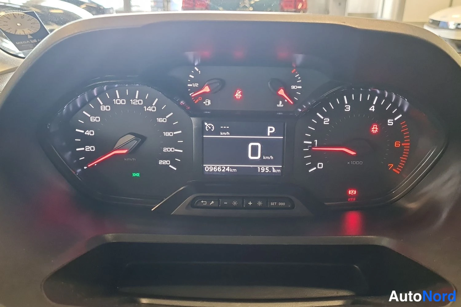 Valkoinen Peugeot Partner 2023, kuva 44