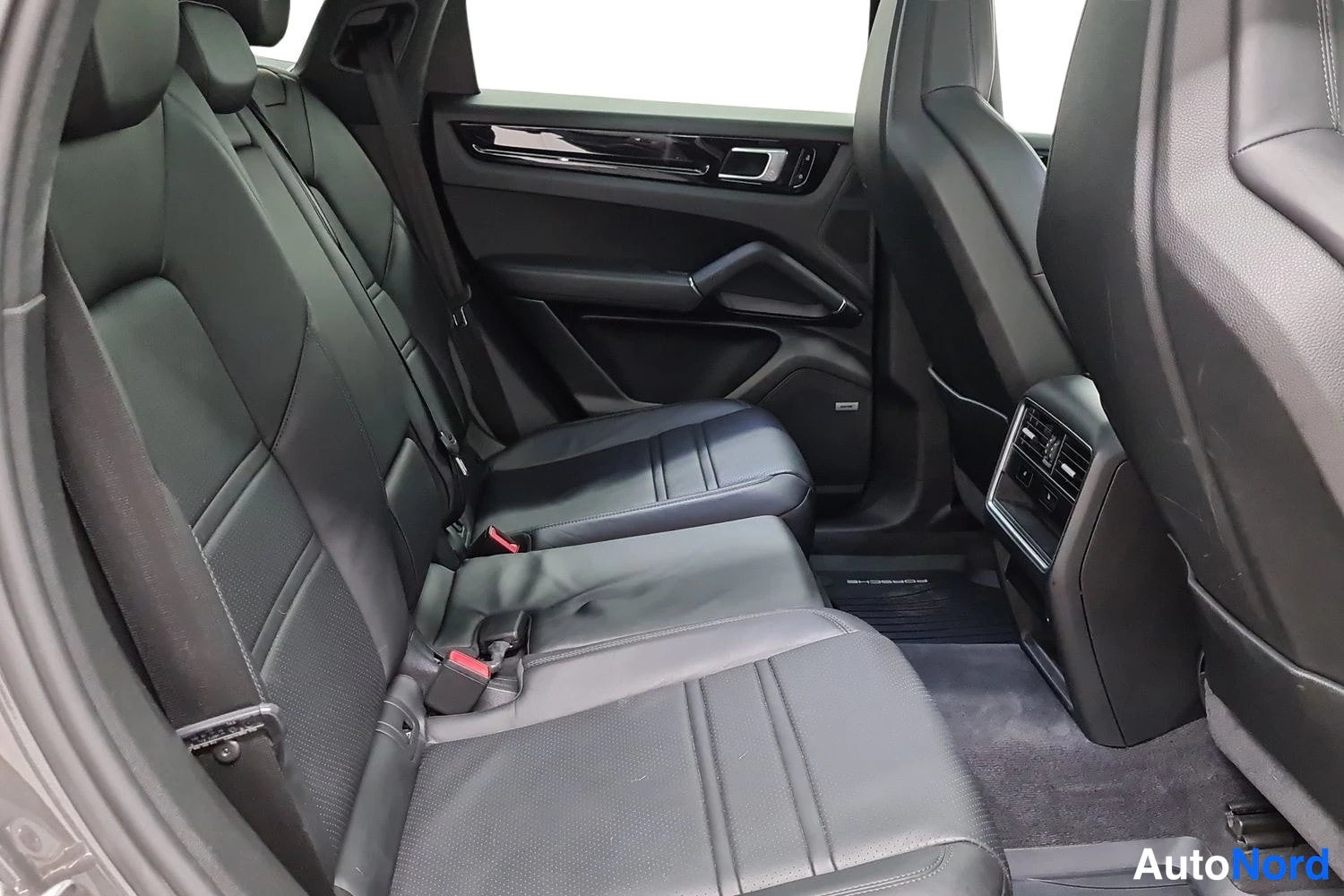 Harmaa Porsche Cayenne 2019, kuva 11