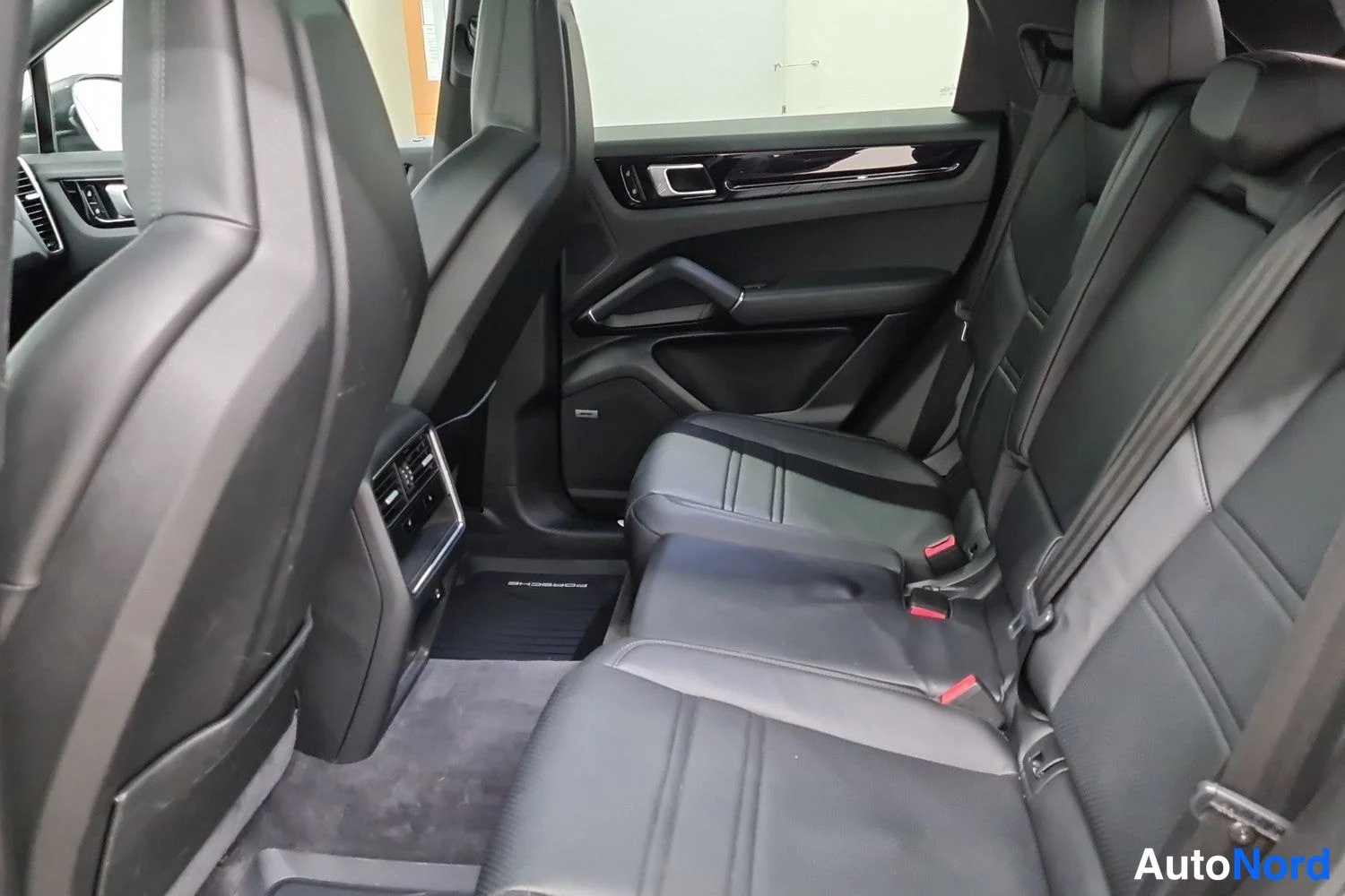 Harmaa Porsche Cayenne 2019, kuva 12