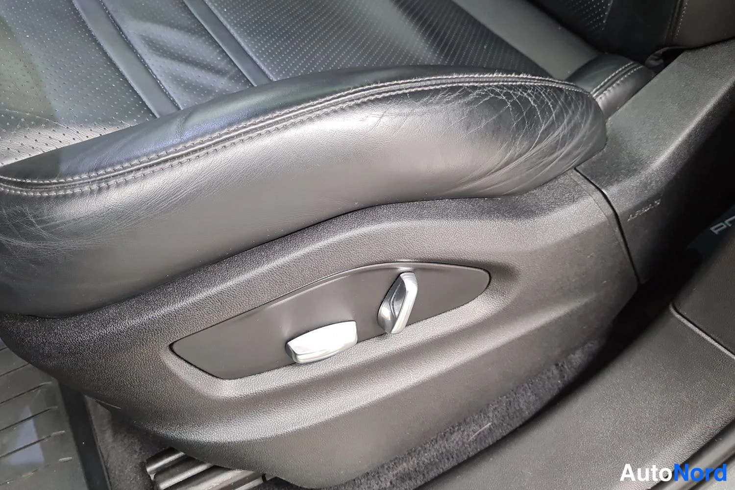 Harmaa Porsche Cayenne 2019, kuva 16