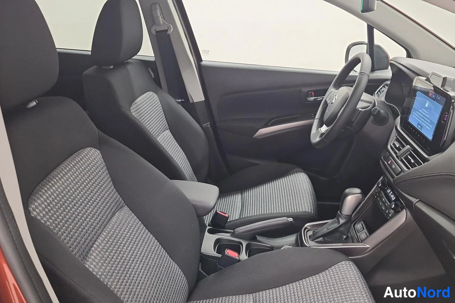 Beige Suzuki S-cross 2026, kuva 10
