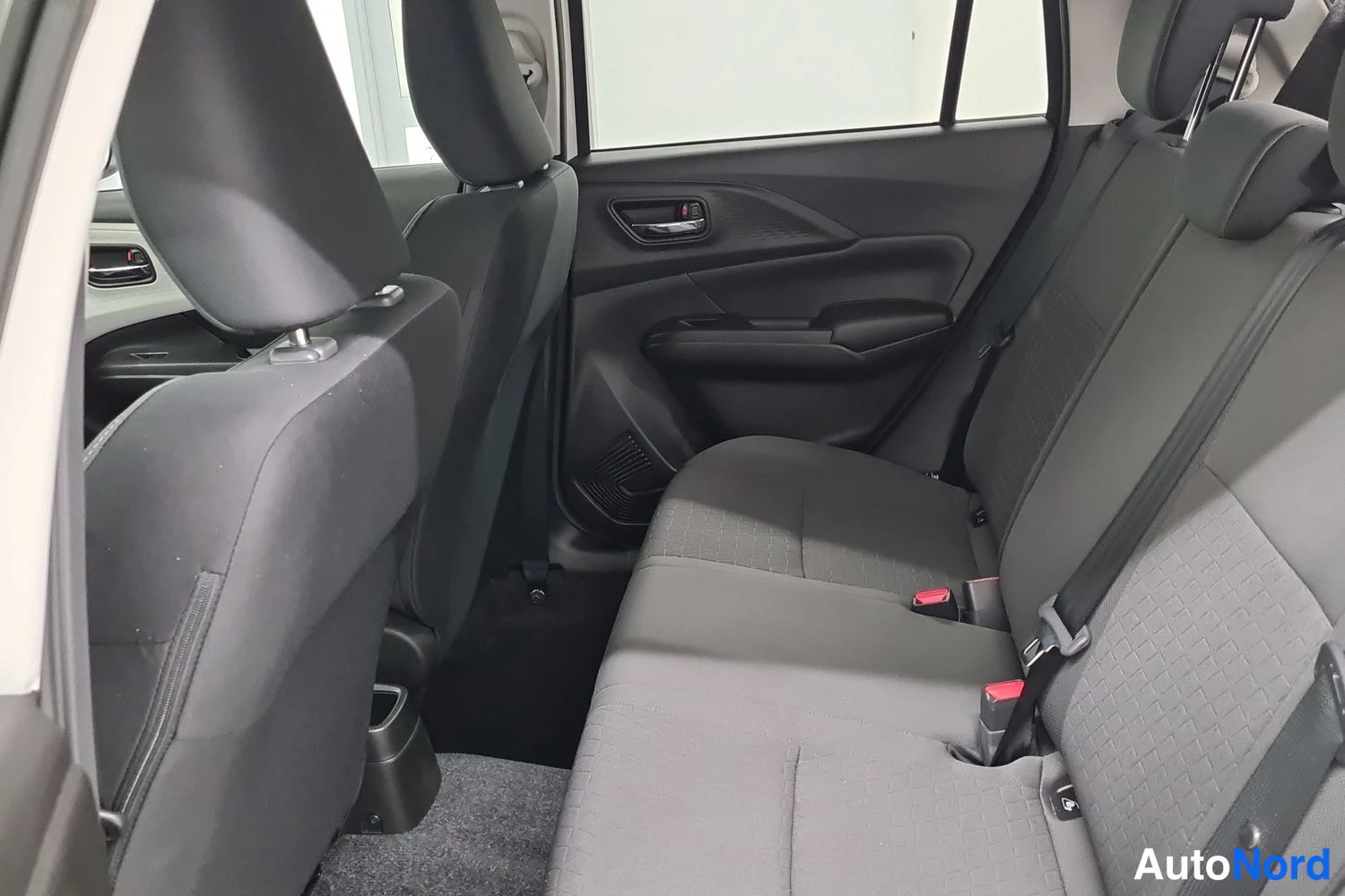 Valkoinen Suzuki Swift 2025, kuva 36