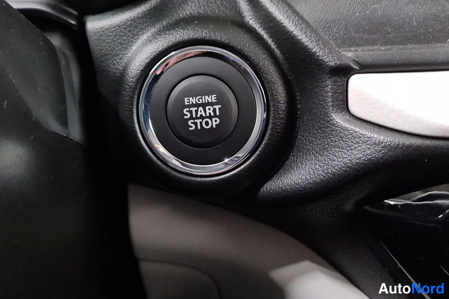 Valkoinen Suzuki Swift 2025, kuva 43