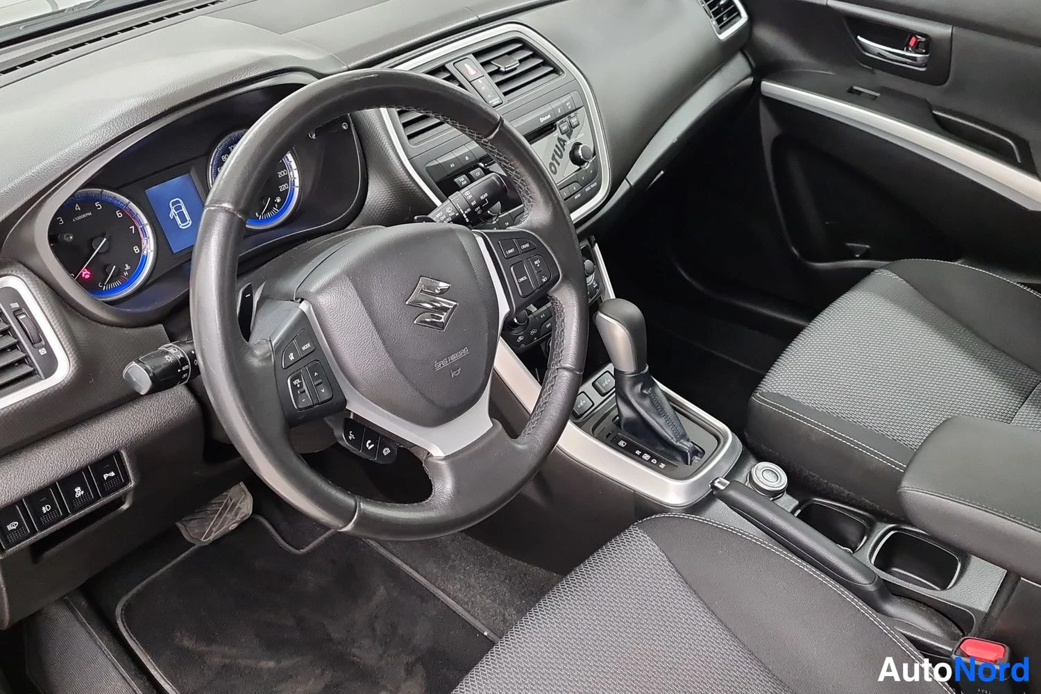 Musta Suzuki SX4 2014, kuva 7