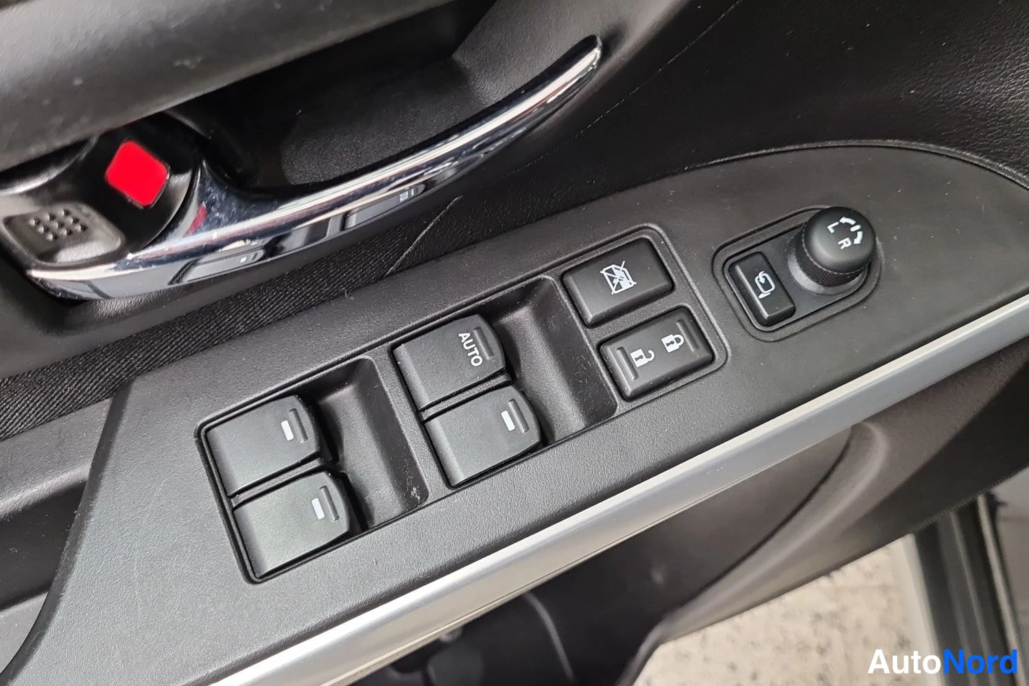 Musta Suzuki SX4 2014, kuva 13