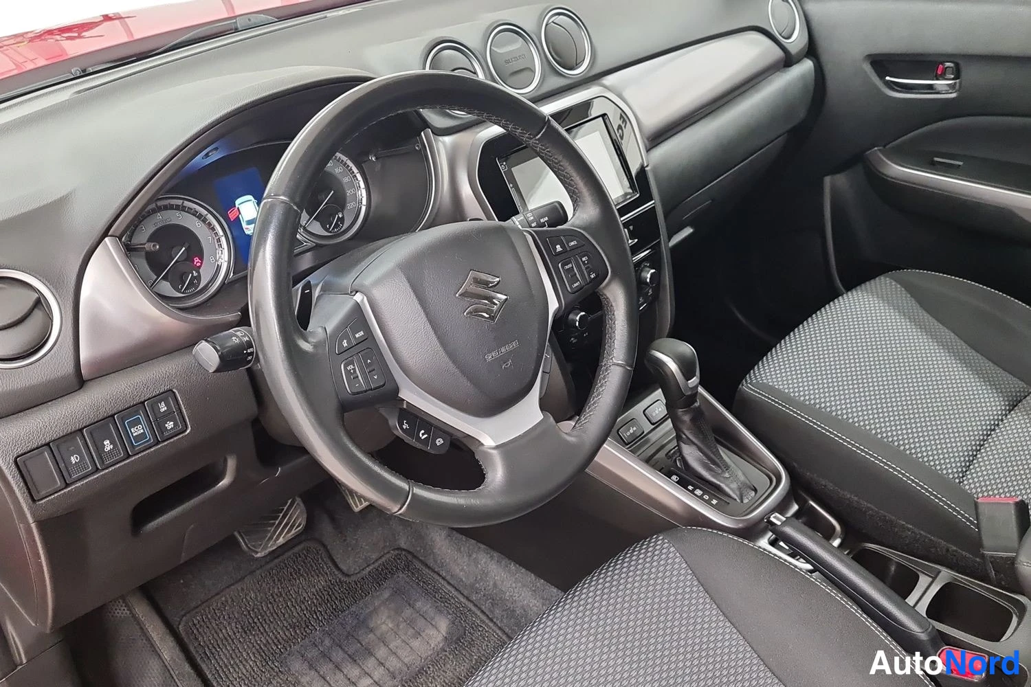 Punainen Suzuki Vitara 2022, kuva 10