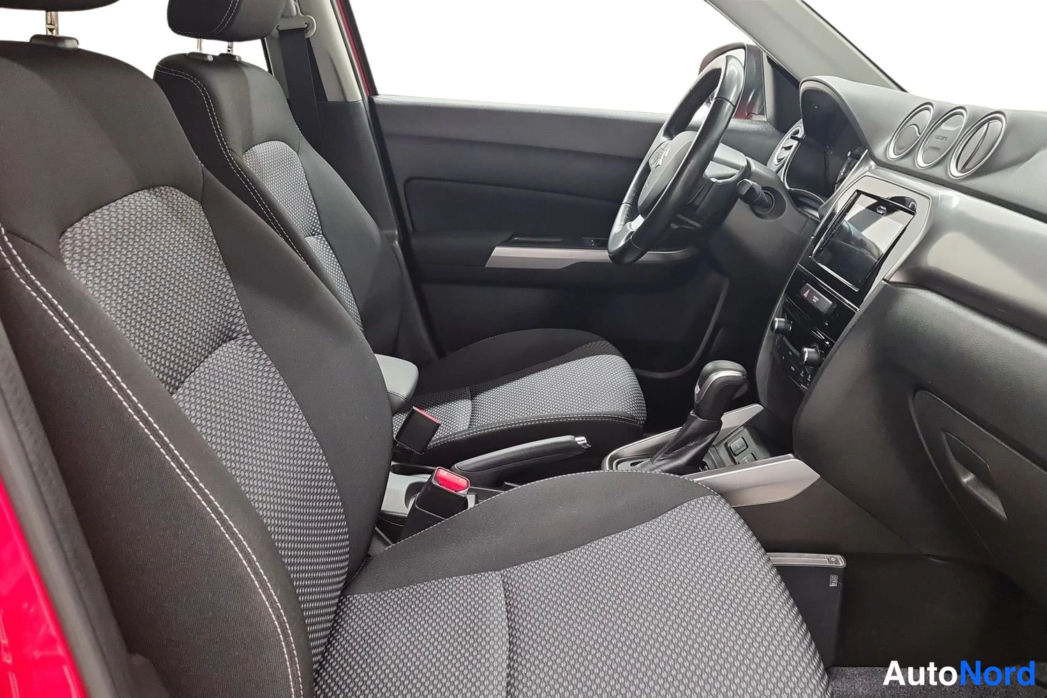 Punainen Suzuki Vitara 2022, yksityiskohta, kuva 6