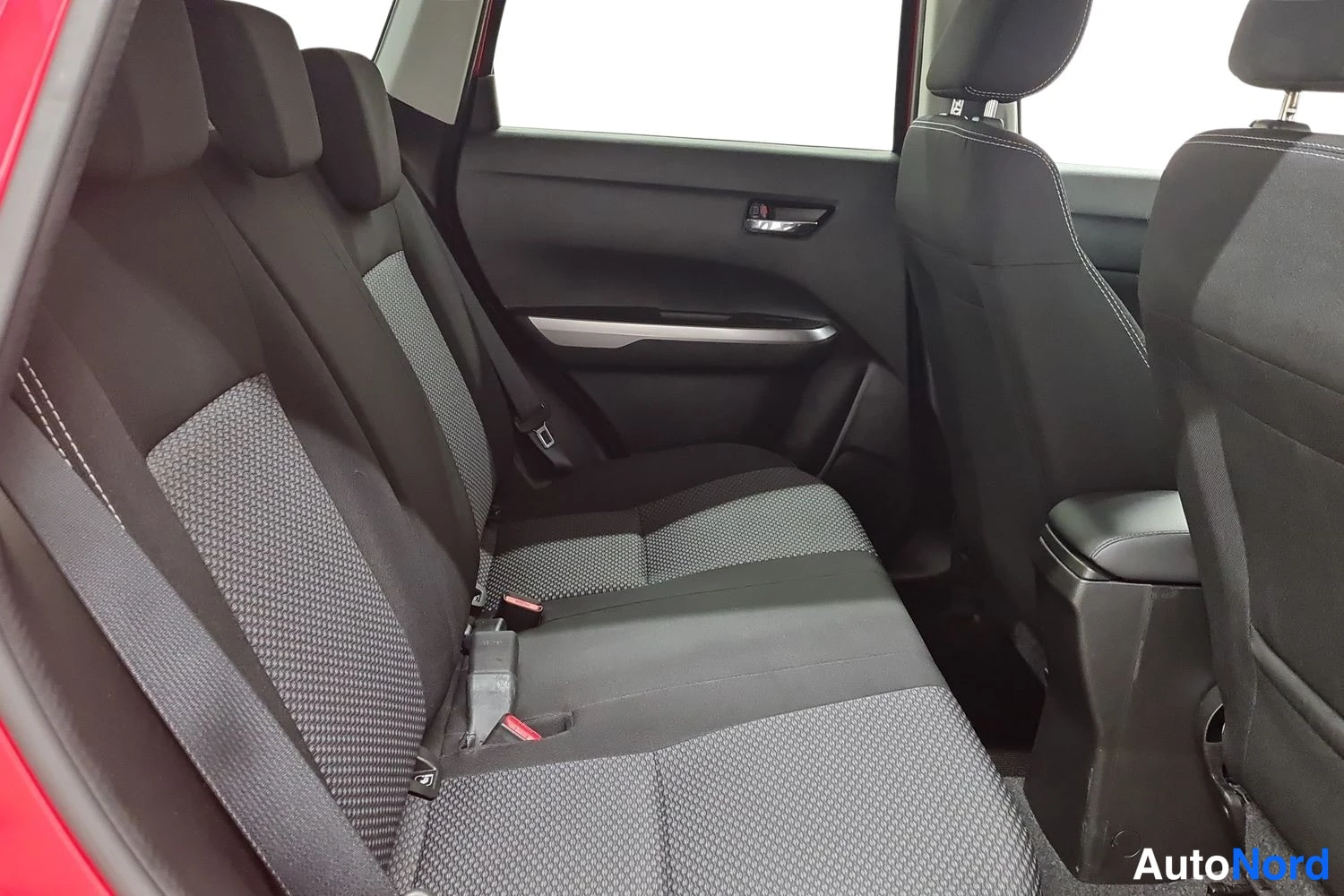 Punainen Suzuki Vitara 2022, yksityiskohta, kuva 7