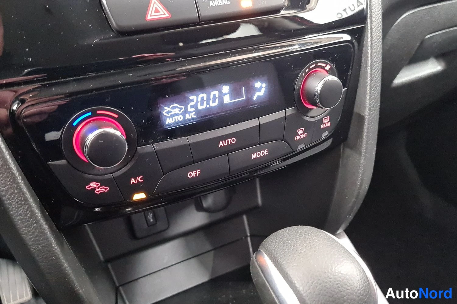 Punainen Suzuki Vitara 2022, kuva 20