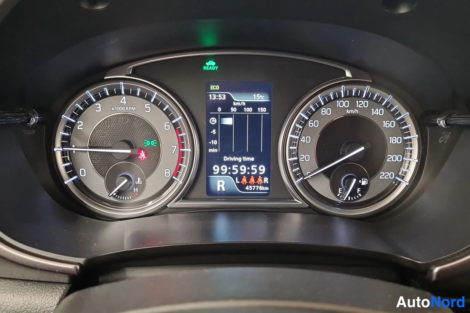 Punainen Suzuki Vitara 2022, kuva 22