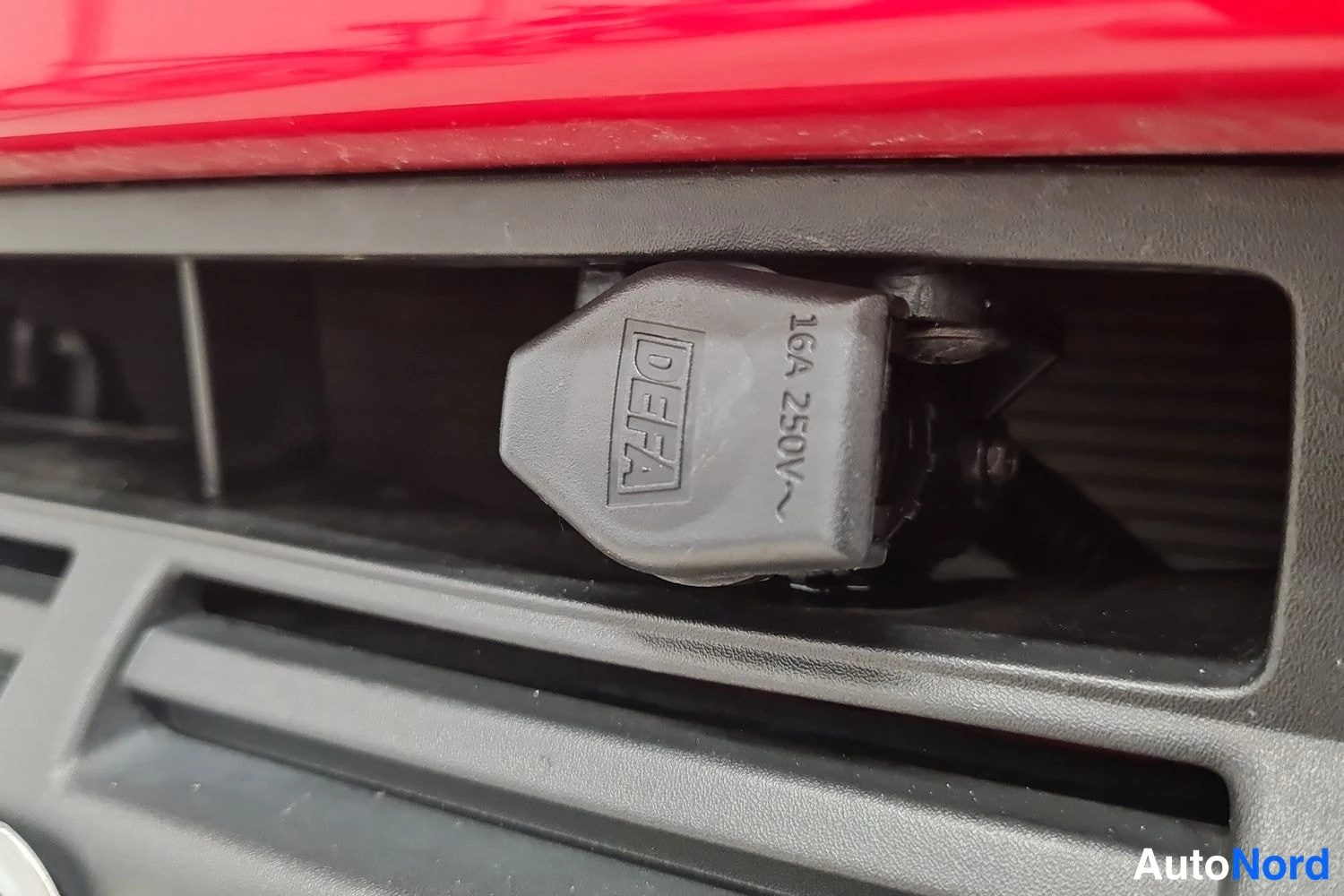 Punainen Suzuki Vitara 2022, kuva 23