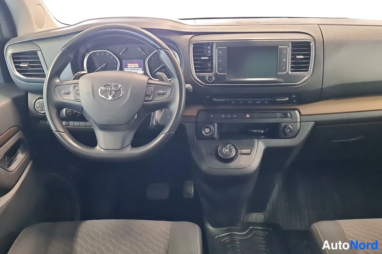 Oranssi Toyota Proace Verso 2021, kuva 8