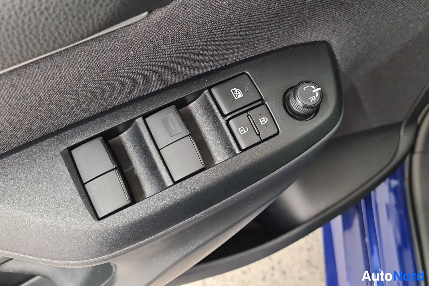 Blue Toyota Yaris 2024, photo 13
