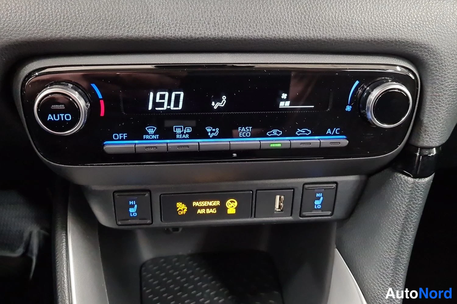 Blue Toyota Yaris 2024, photo 17