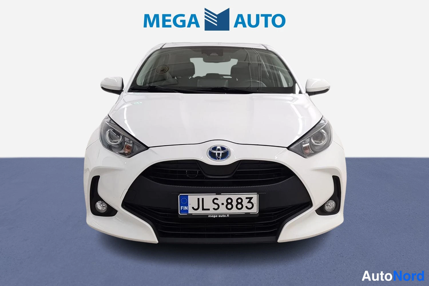 Valkoinen Toyota Yaris 2020, edestä, kuva 2