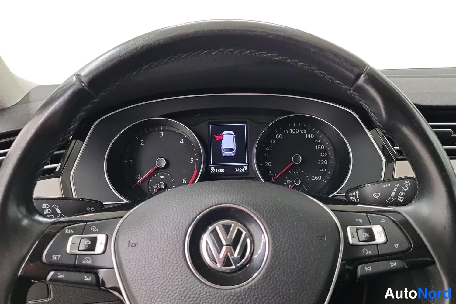 Punainen Volkswagen Passat Variant 2015, kuva 10