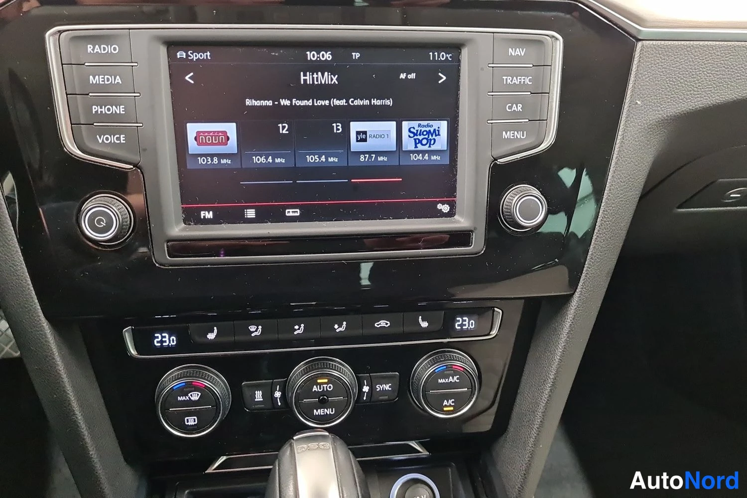 Punainen Volkswagen Passat Variant 2015, kuva 15