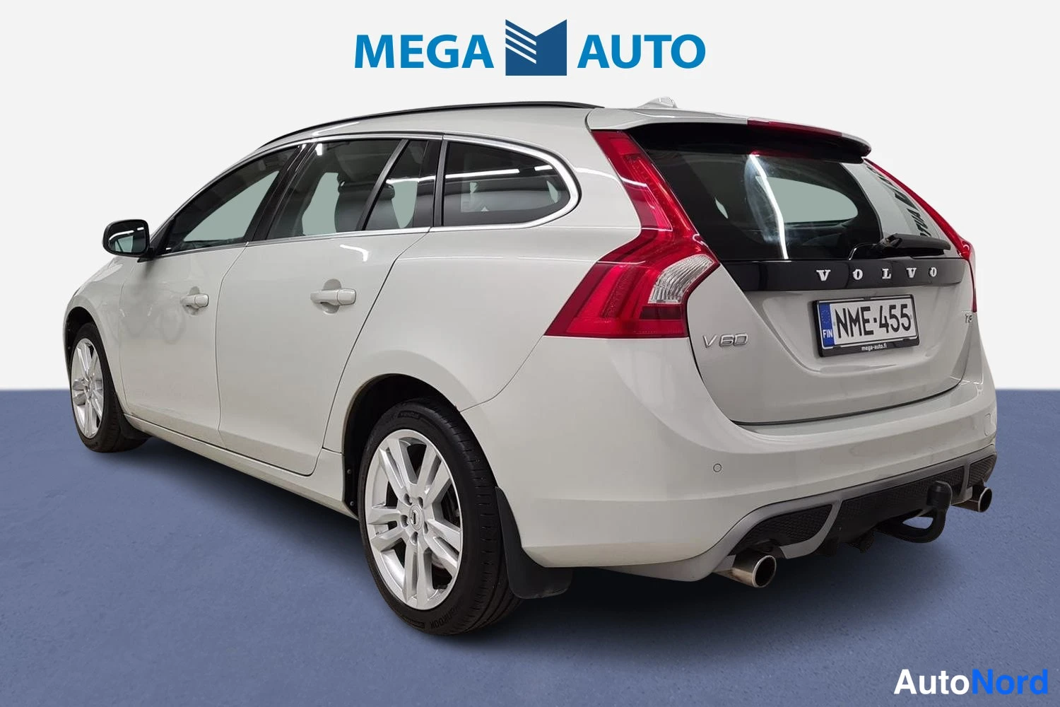 Valkoinen Volvo V60 2011, takaviisto, kuva 4