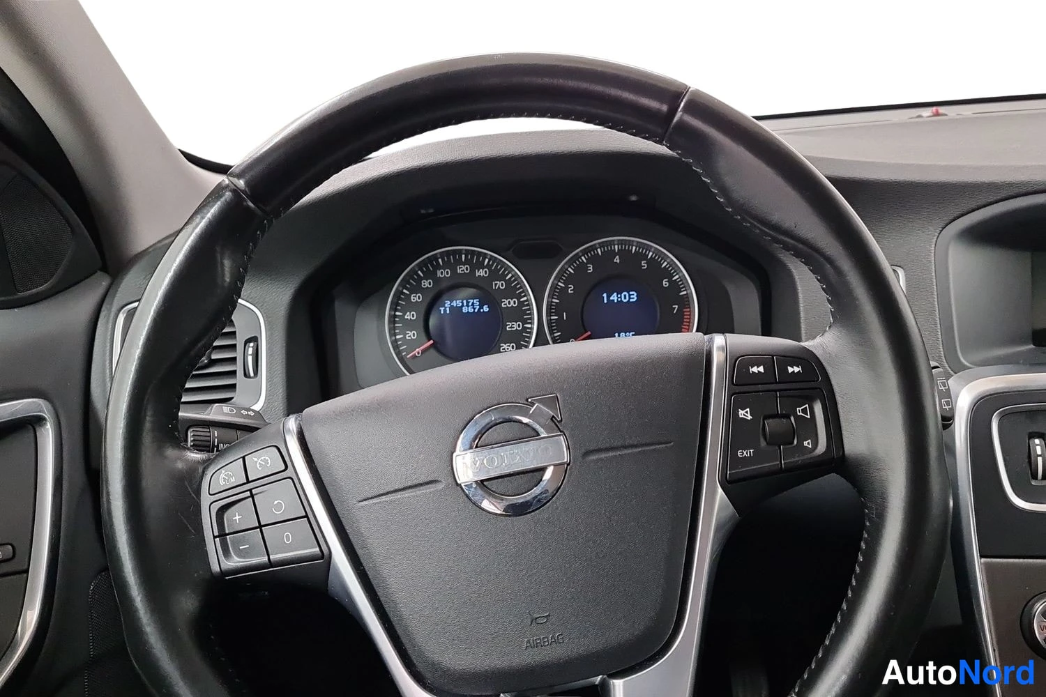 Valkoinen Volvo V60 2011, kuva 9