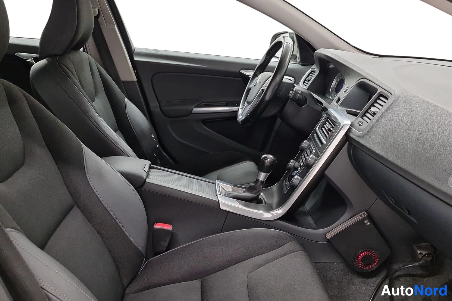 Valkoinen Volvo V60 2011, kuva 10