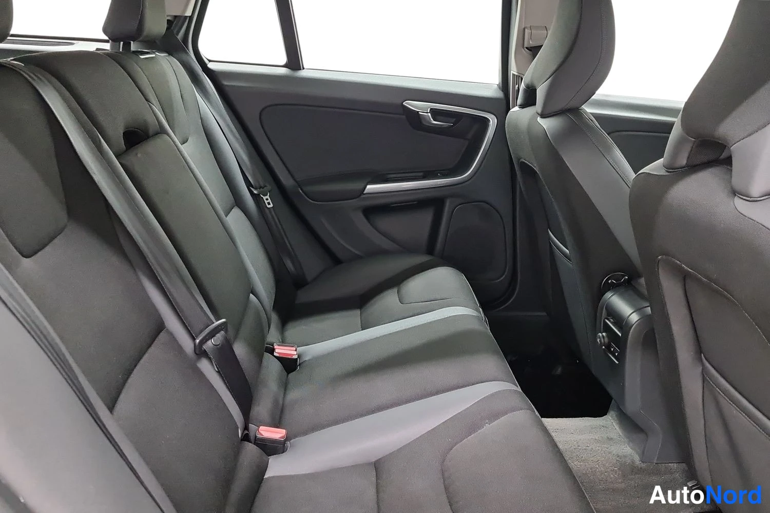 Valkoinen Volvo V60 2011, kuva 11