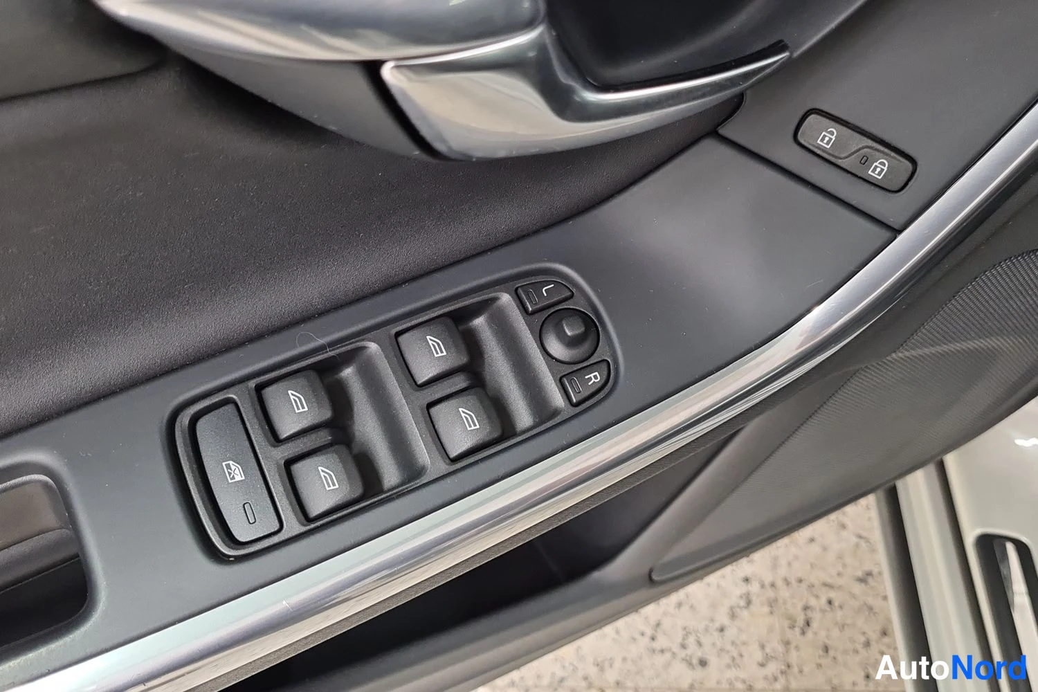 Valkoinen Volvo V60 2011, kuva 22