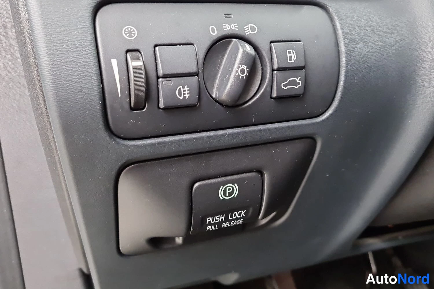 Valkoinen Volvo V60 2011, kuva 13