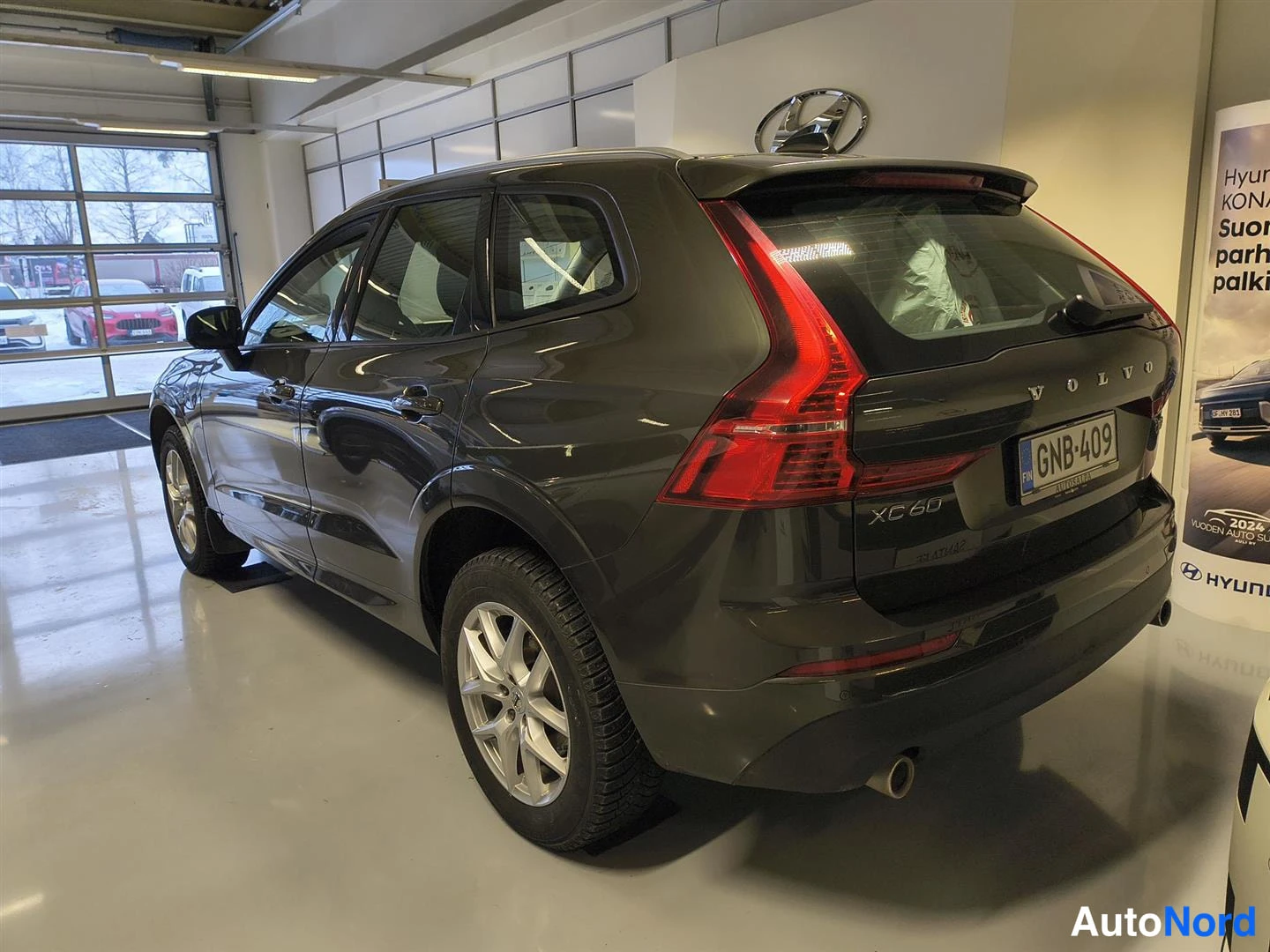 Harmaa Volvo XC60 2018, takaviisto, kuva 4