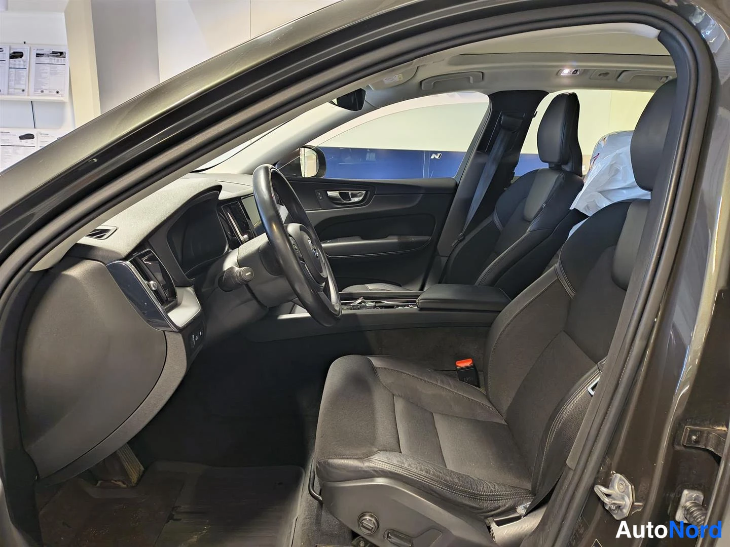 Harmaa Volvo XC60 2018, kuva 19