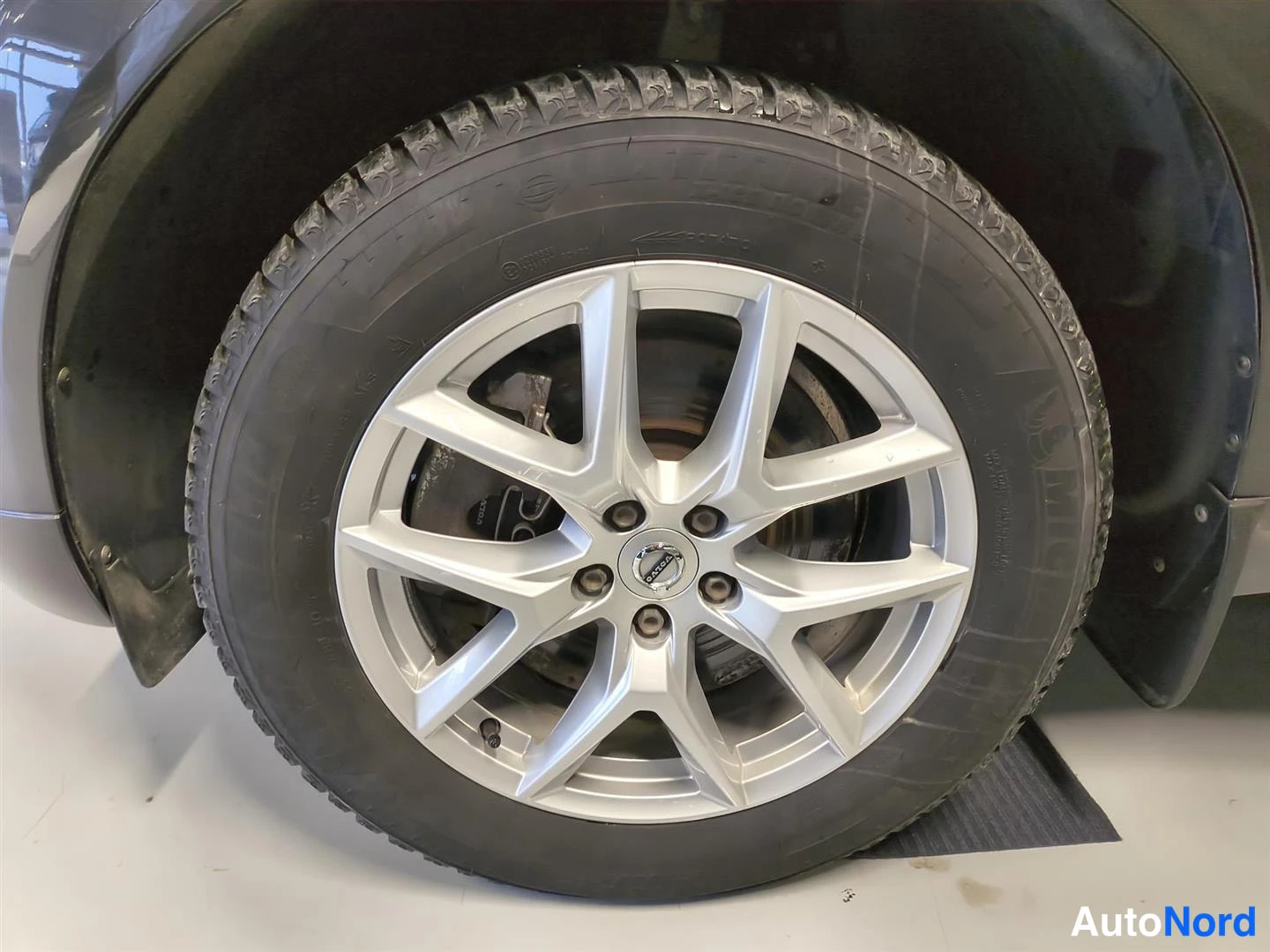 Harmaa Volvo XC60 2018, kuva 16