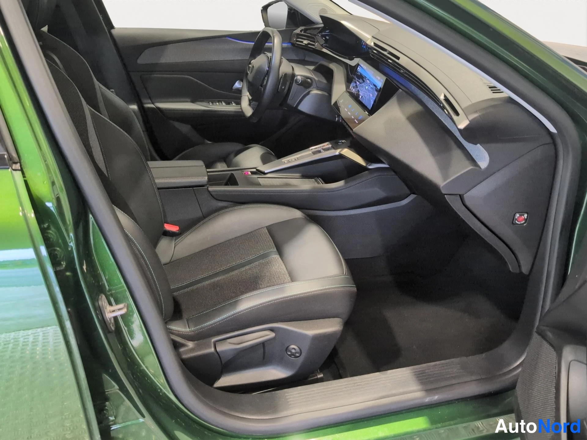 Vihreä Peugeot 308 2023, kuva 8