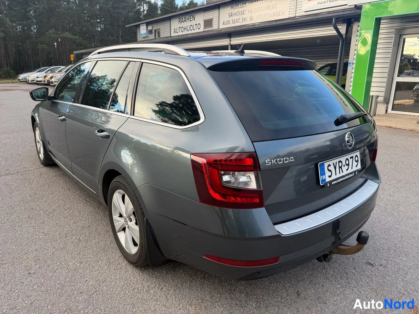Harmaa Skoda Octavia 2019, takaviisto, kuva 5