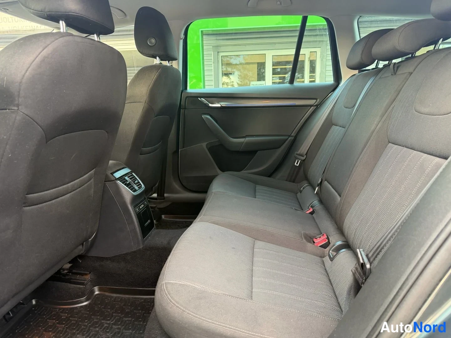 Harmaa Skoda Octavia 2019, kuva 8