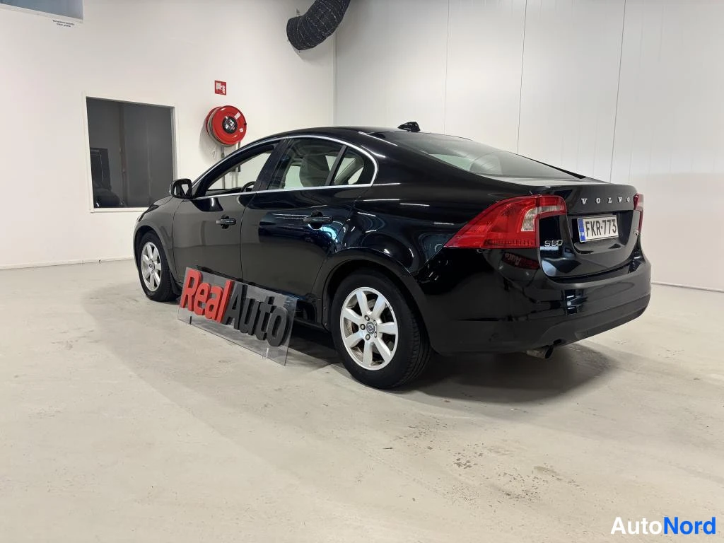 Musta Volvo S60 2012, takaviisto, kuva 6