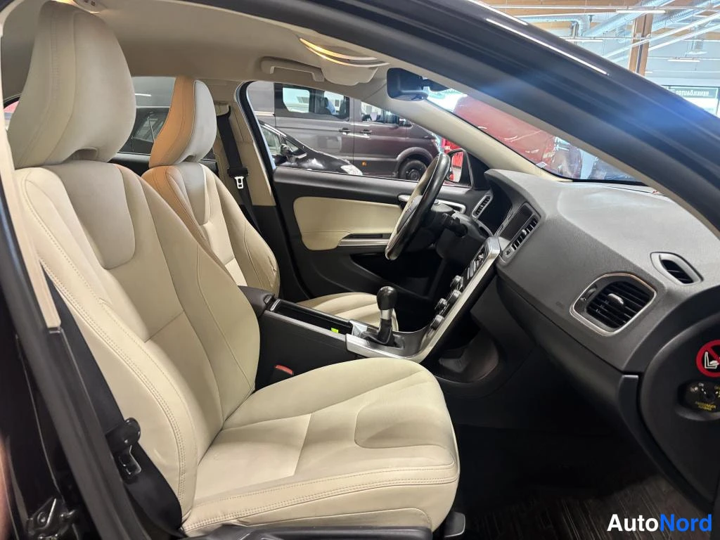 Musta Volvo S60 2012, kuva 9