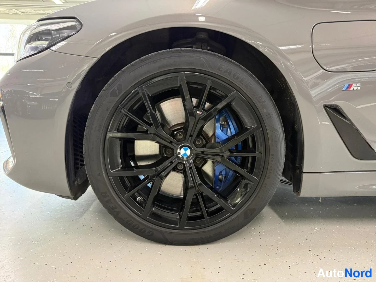 Harmaa BMW 545 2021, yksityiskohta, kuva 22
