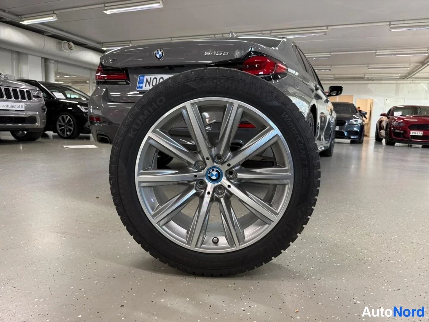 Harmaa BMW 545 2021, yksityiskohta, kuva 23