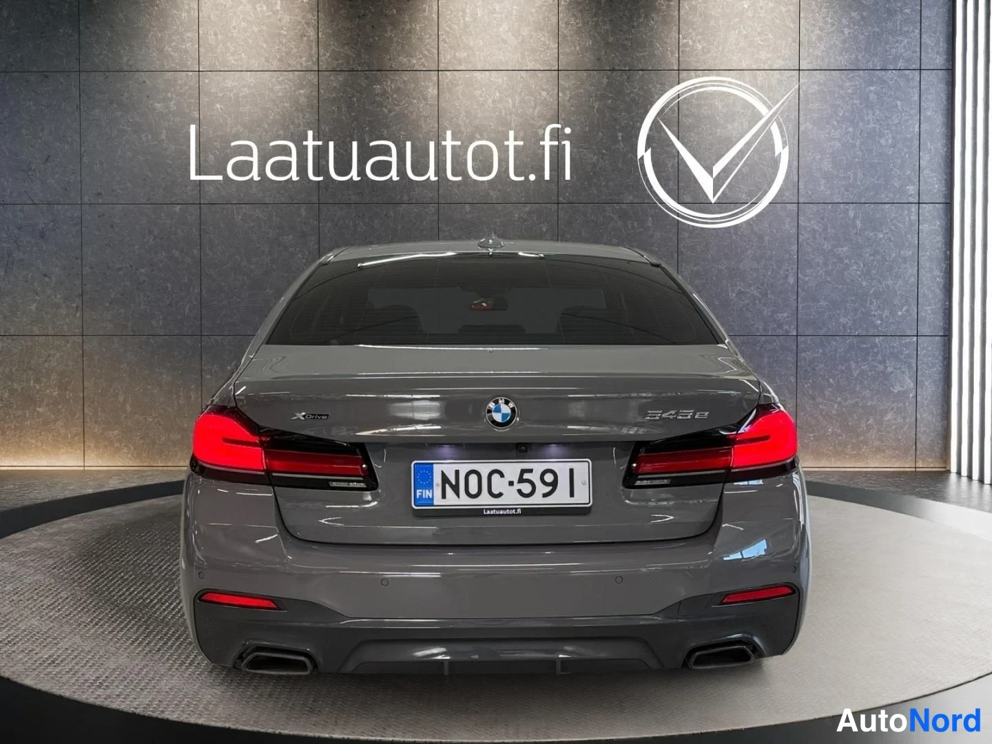 Harmaa BMW 545 2021, takaa, kuva 8