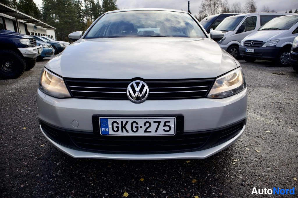 Hopea Volkswagen Jetta 2012, edestä, kuva 3