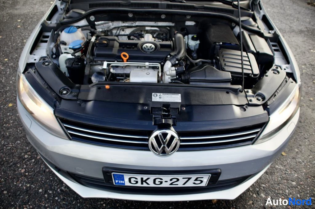 Hopea Volkswagen Jetta 2012, edestä, kuva 4