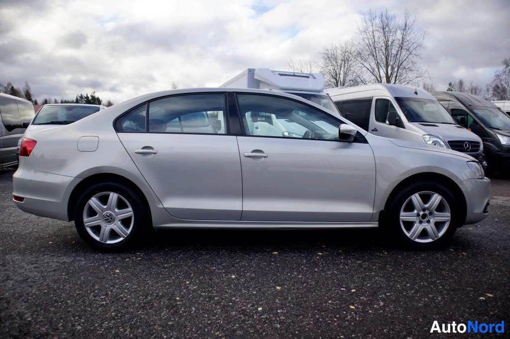 Hopea Volkswagen Jetta 2012, sivulta, kuva 5