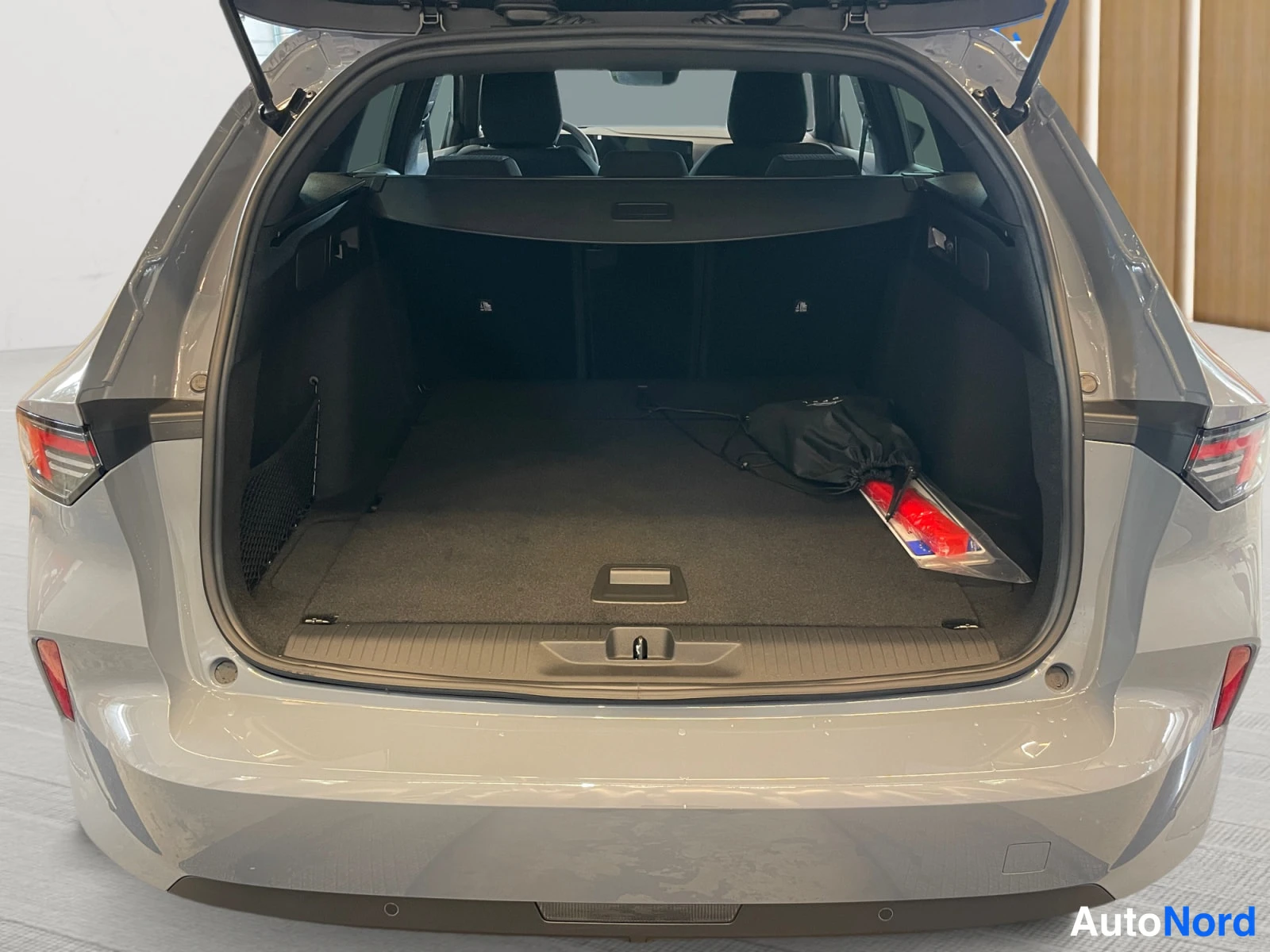 Harmaa Opel Astra 2026, tavaratila, kuva 16